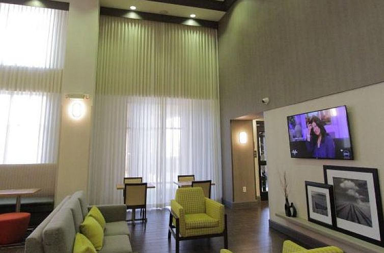 Hampton Inn & Suites Seal Beach