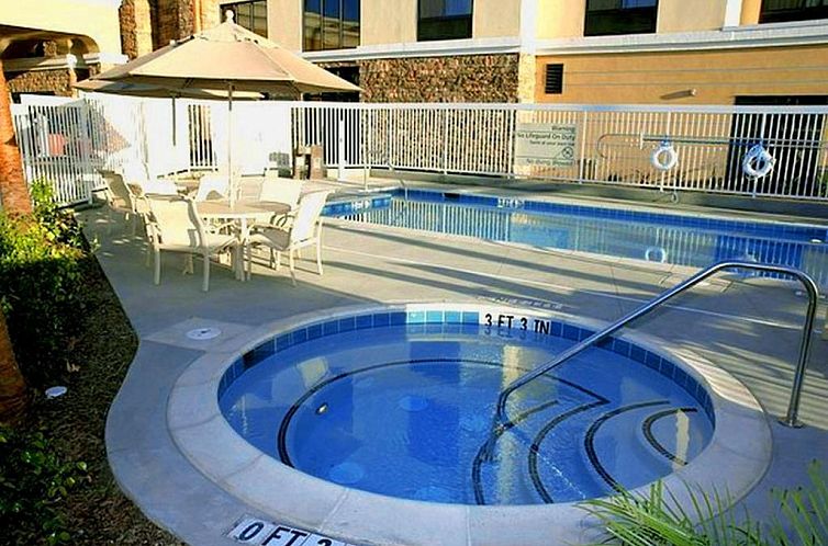 Hampton Inn & Suites Seal Beach