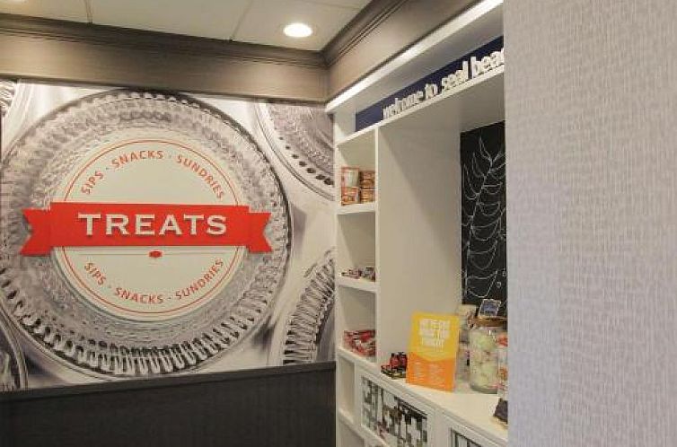 Hampton Inn & Suites Seal Beach