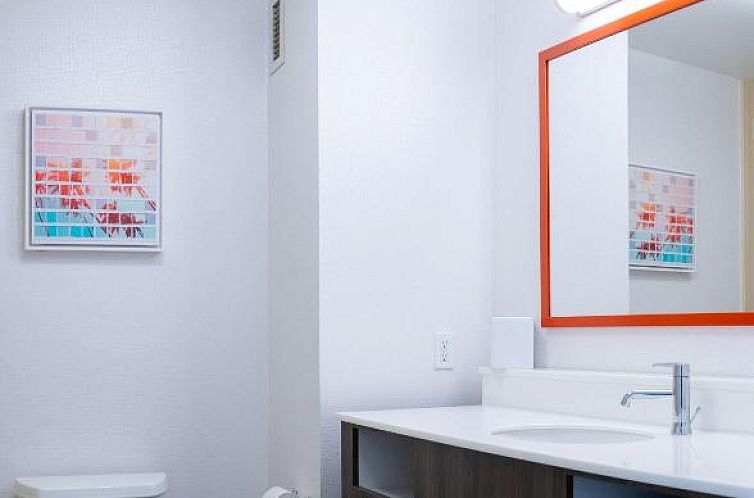 Hampton Inn & Suites Seal Beach