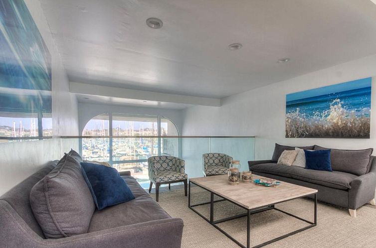 Oceanside Marina Suites - A Waterfront Hotel