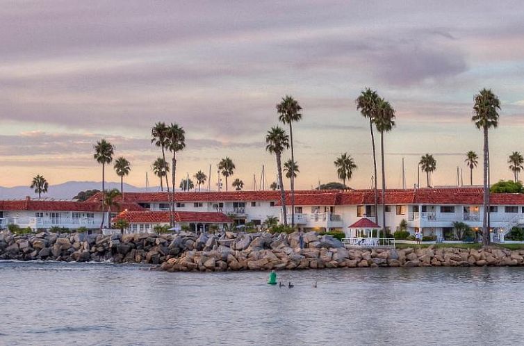 Oceanside Marina Suites - A Waterfront Hotel