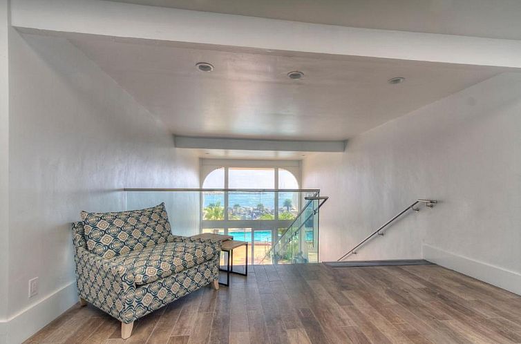 Oceanside Marina Suites - A Waterfront Hotel