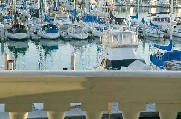 Oceanside Marina Suites - A Waterfront Hotel