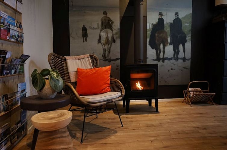 Cozy living room in Cottage in Hantum, vacation home in the Frisian countryside, Friesland.