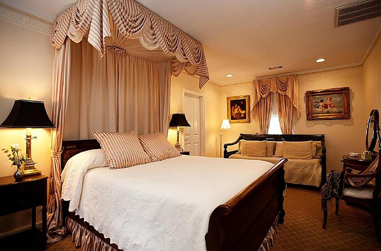 Monmouth Historic Inn