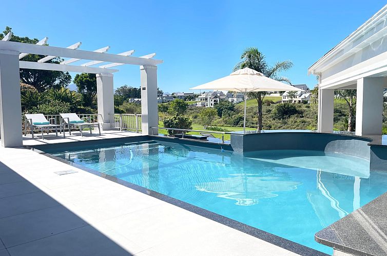 Vakantiehuis in Bos En Dal mit Großer Terrasse