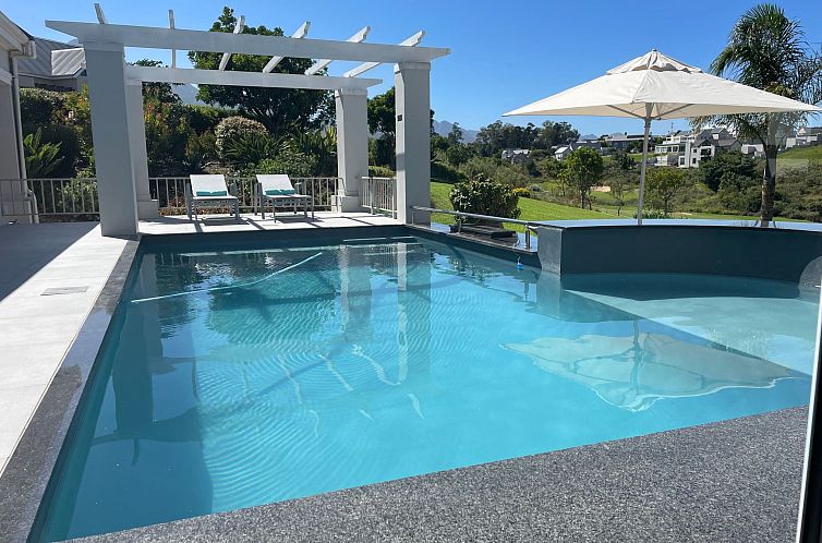 Vakantiehuis in Bos En Dal mit Großer Terrasse