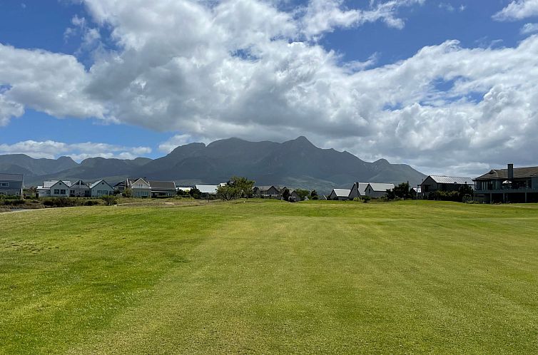 Vakantiehuis in Bos En Dal mit Großer Terrasse