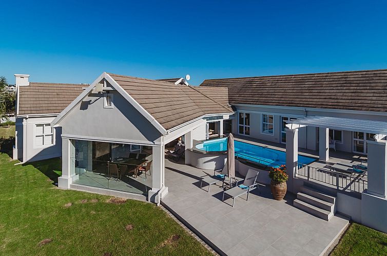 Vakantiehuis in Bos En Dal mit Großer Terrasse