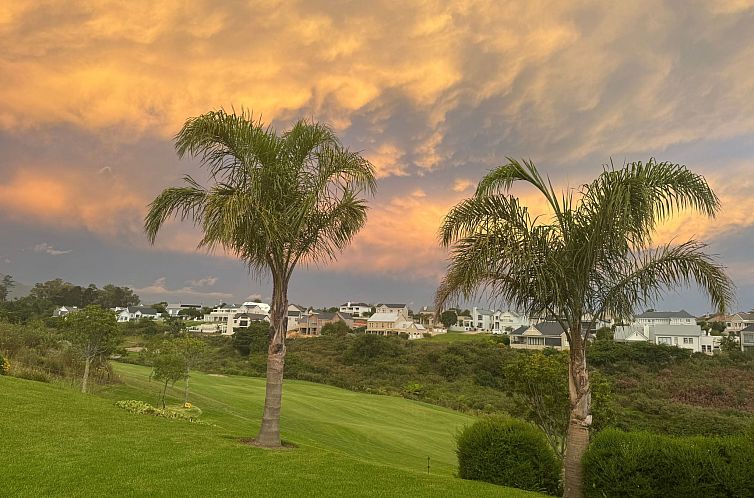 Vakantiehuis in Bos En Dal mit Großer Terrasse