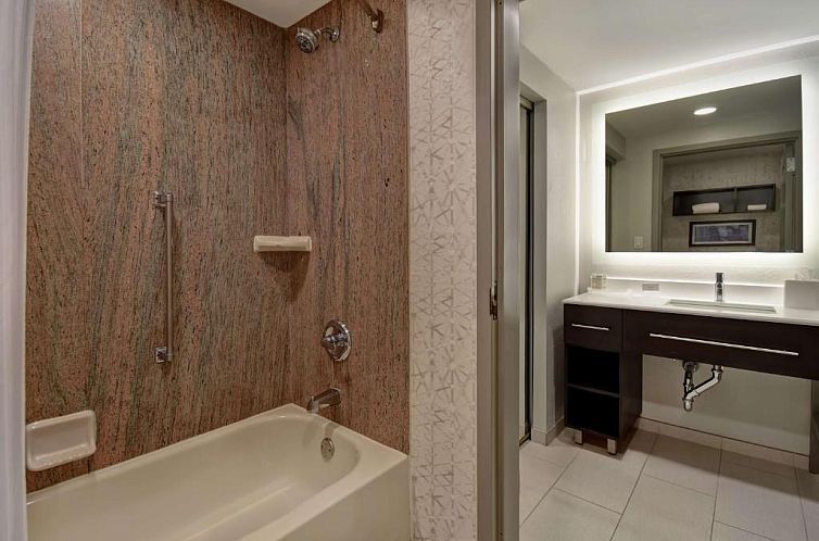 Homewood Suites by Hilton Edgewater-NYC Area