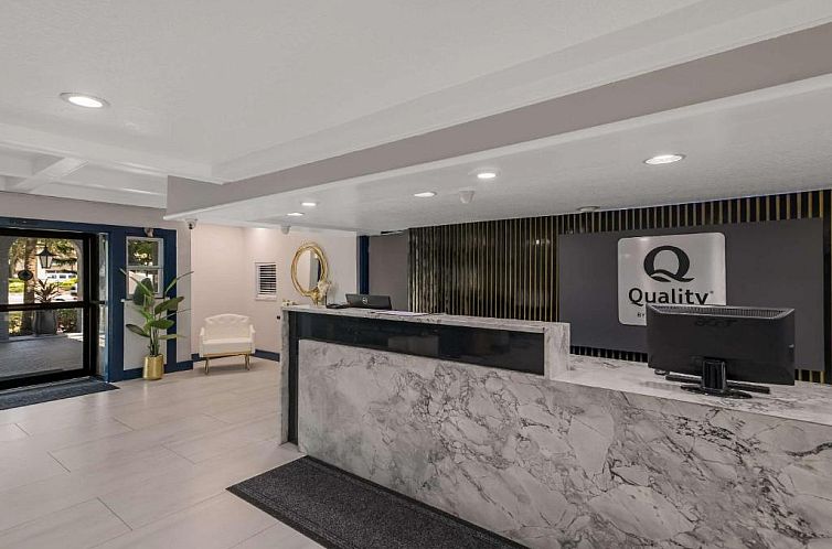 Days Inn & Suites by Wyndham Altamonte Springs