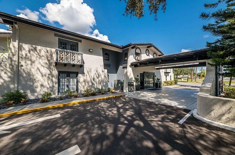 Days Inn & Suites by Wyndham Altamonte Springs