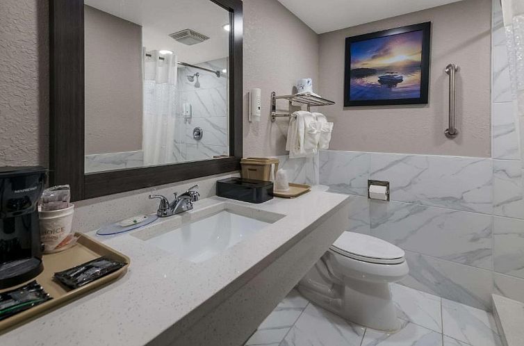 Days Inn & Suites by Wyndham Altamonte Springs