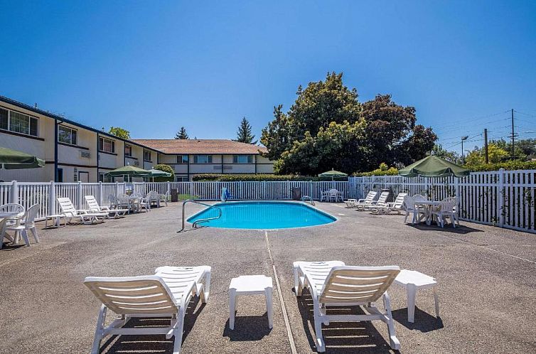 Quality Inn & Suites Medford Airport