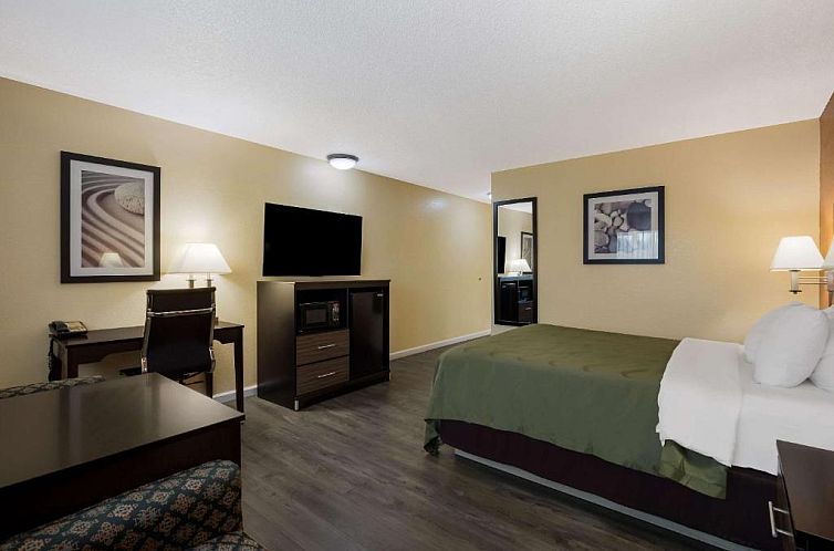 Quality Inn & Suites Medford Airport