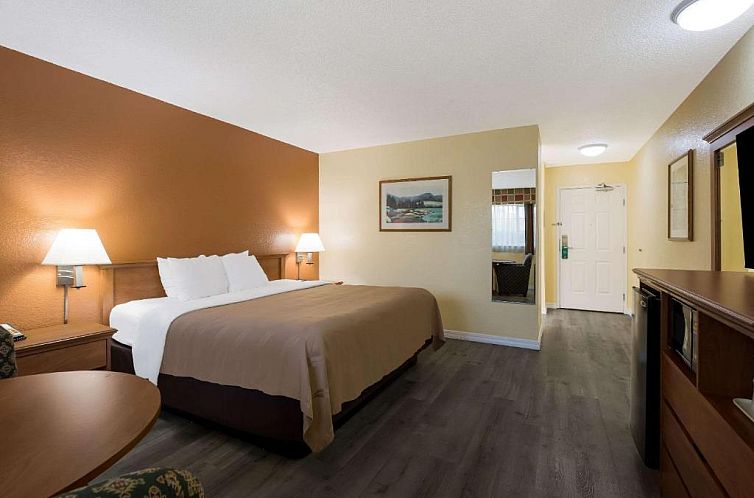 Quality Inn & Suites Medford Airport