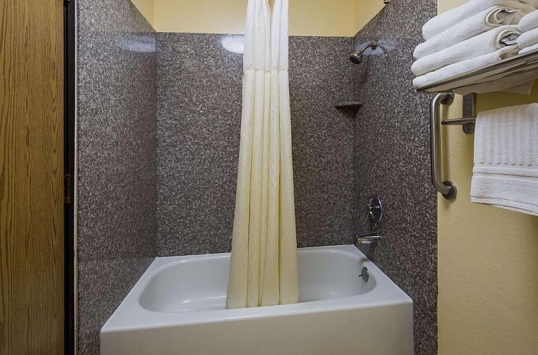 Quality Inn & Suites Medford Airport