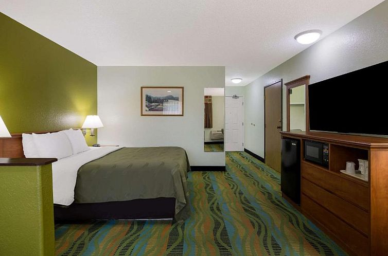 Quality Inn & Suites Medford Airport