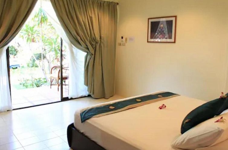 The Waterfront Boutique Hotel & Cafe