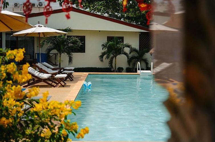 The Waterfront Boutique Hotel & Cafe