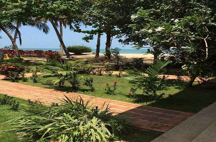 The Waterfront Boutique Hotel & Cafe
