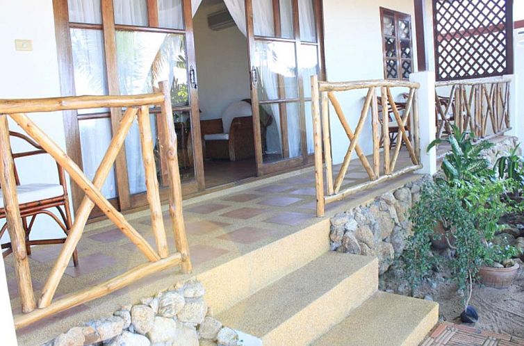 The Waterfront Boutique Hotel & Cafe