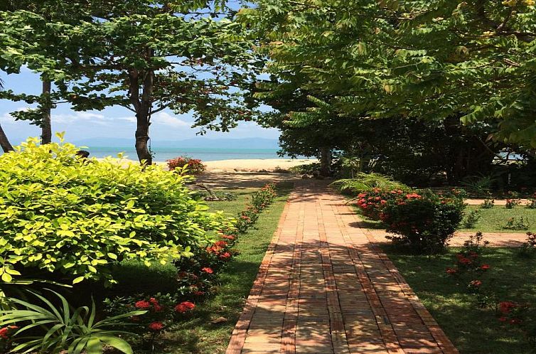 The Waterfront Boutique Hotel & Cafe