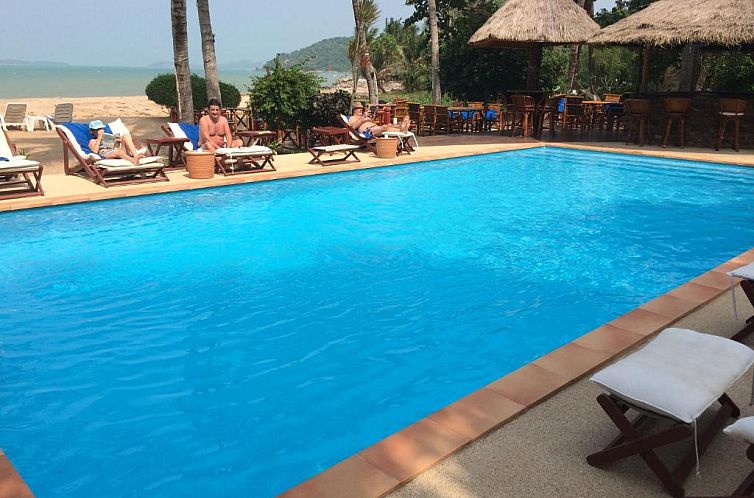 The Waterfront Boutique Hotel & Cafe