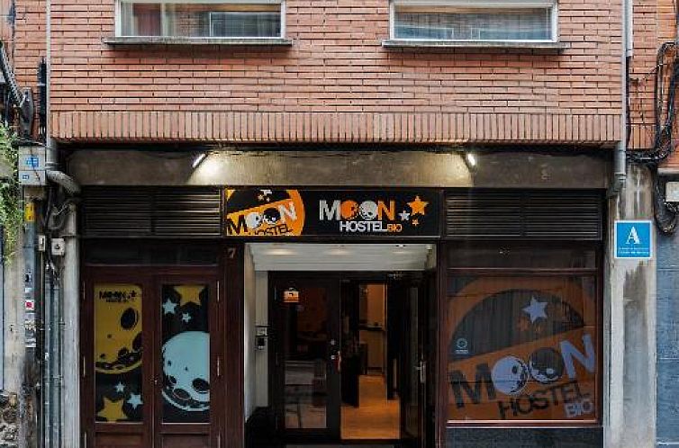Moon Hostel Bio