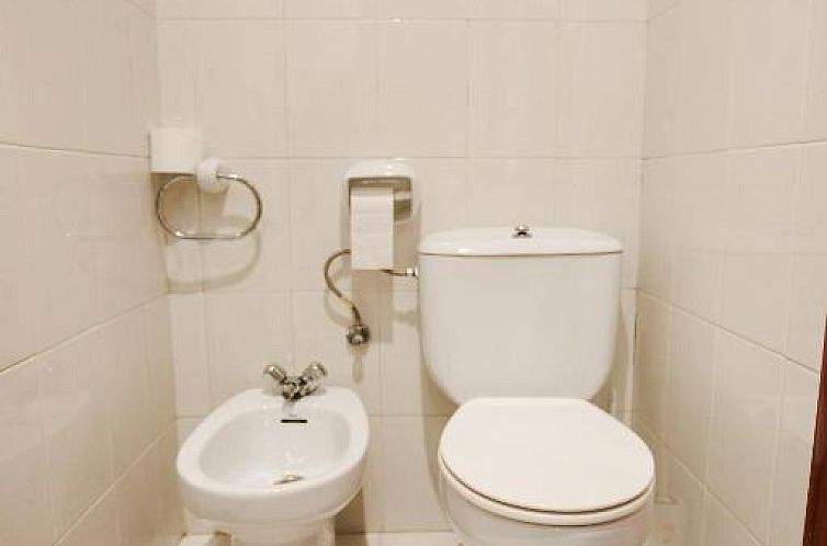 Moon Hostel Bio