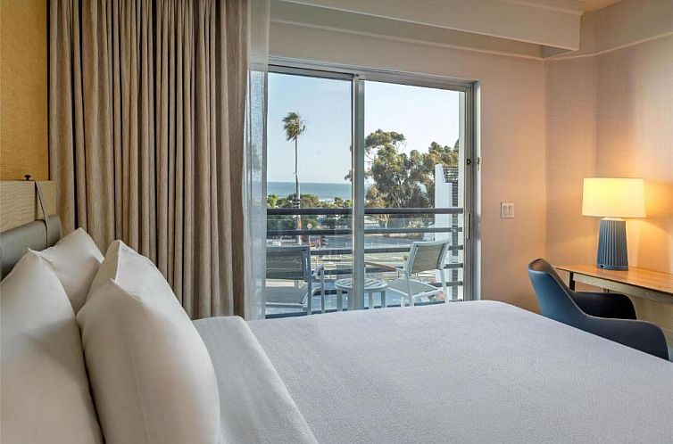 DoubleTree Suites by Hilton Doheny Beach
