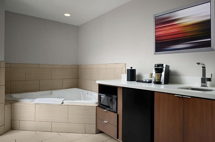 Holiday Inn Express and Suites New Orleans Airport, an IHG H