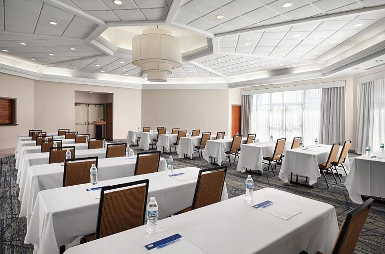 Holiday Inn Express and Suites New Orleans Airport, an IHG H