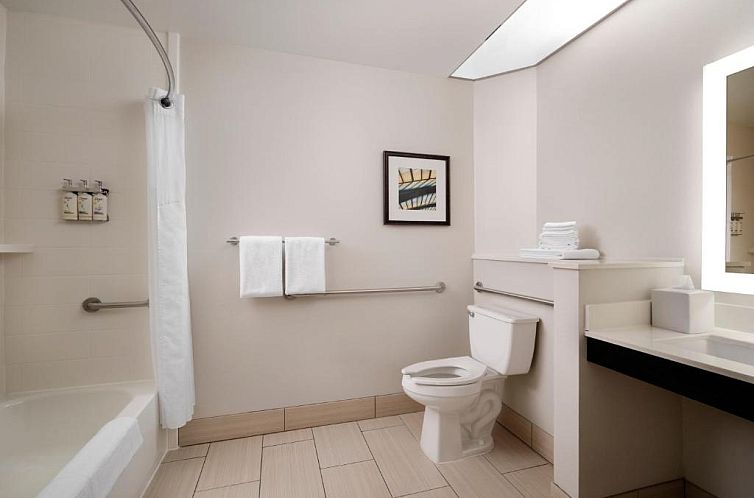 Holiday Inn Express and Suites New Orleans Airport, an IHG H
