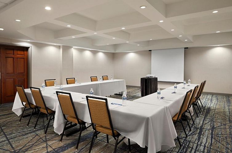 Holiday Inn Express and Suites New Orleans Airport, an IHG H