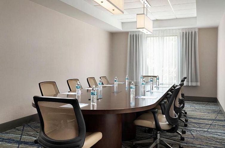 Holiday Inn Express and Suites New Orleans Airport, an IHG H