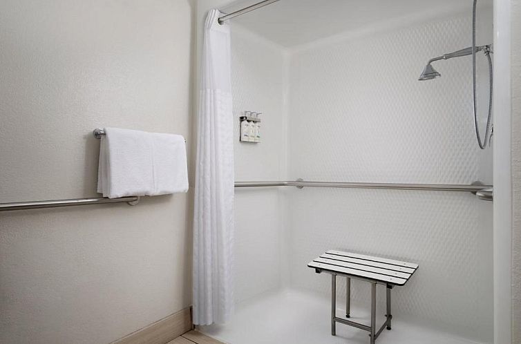 Holiday Inn Express and Suites New Orleans Airport, an IHG H
