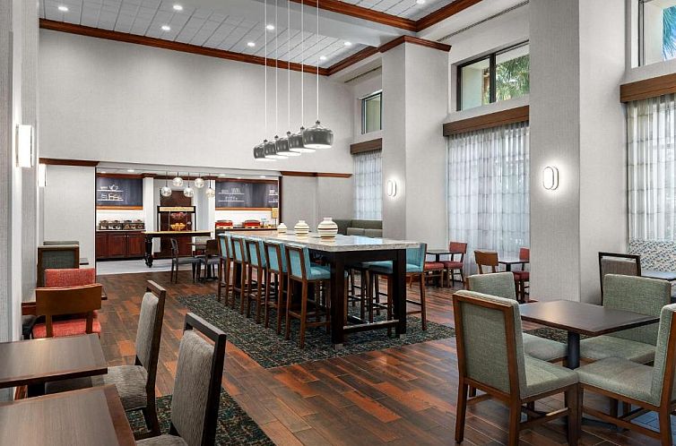 Hampton Inn & Suites at Colonial TownPark