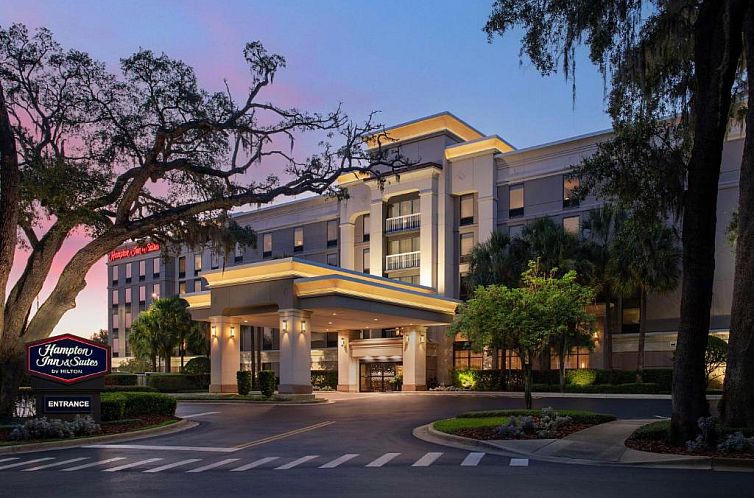 Hampton Inn & Suites at Colonial TownPark