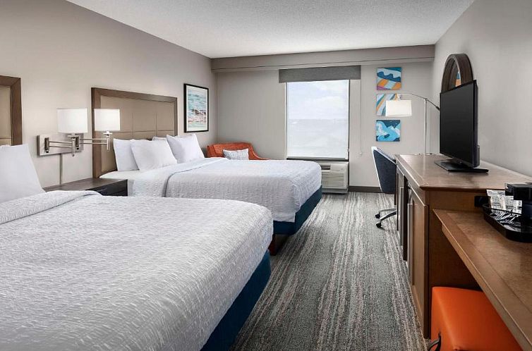 Hampton Inn & Suites at Colonial TownPark
