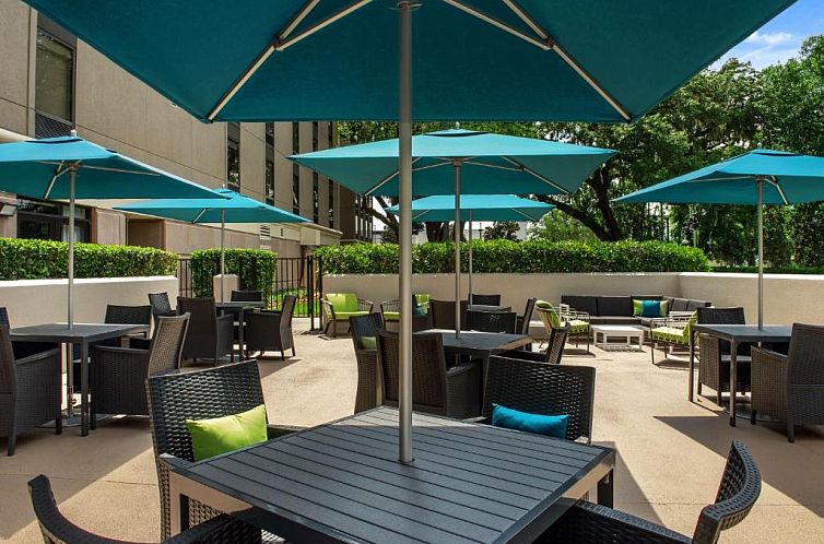 Hampton Inn & Suites at Colonial TownPark