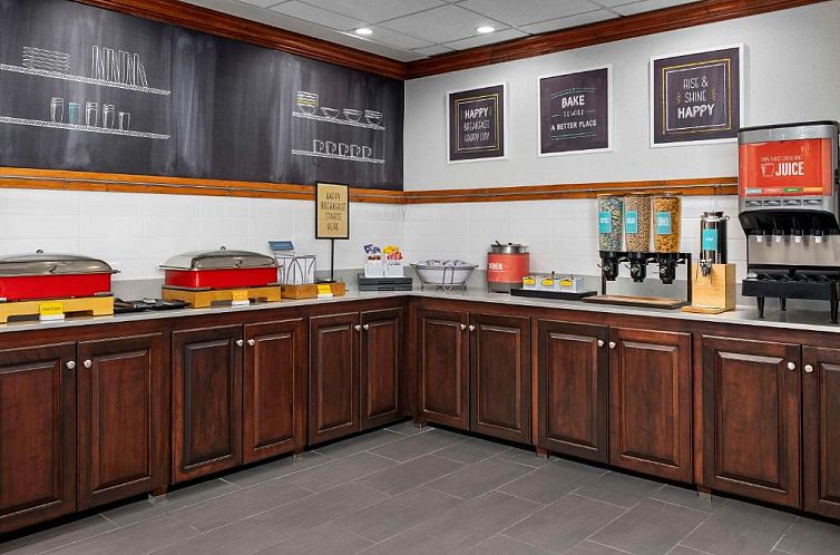 Hampton Inn & Suites at Colonial TownPark