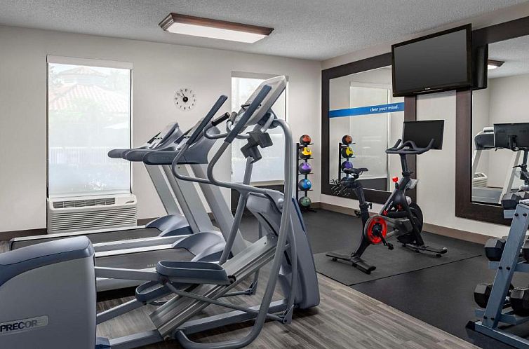 Hampton Inn & Suites at Colonial TownPark