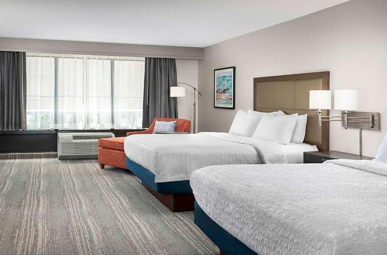 Hampton Inn & Suites at Colonial TownPark