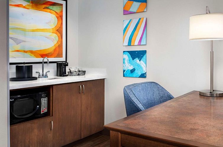Hampton Inn & Suites at Colonial TownPark