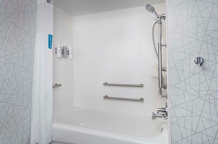 Hampton Inn & Suites at Colonial TownPark