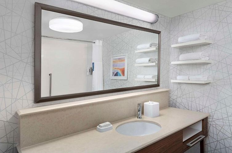 Hampton Inn & Suites at Colonial TownPark