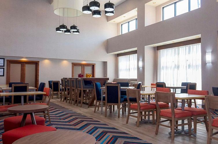 Hampton Inn & Suites Riverton